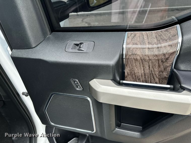 image for item DL7178 2019 Ford F250 Super Duty Lariat  Crew Cab pickup truck