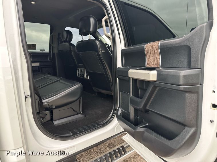 image for item DL7178 2019 Ford F250 Super Duty Lariat  Crew Cab pickup truck