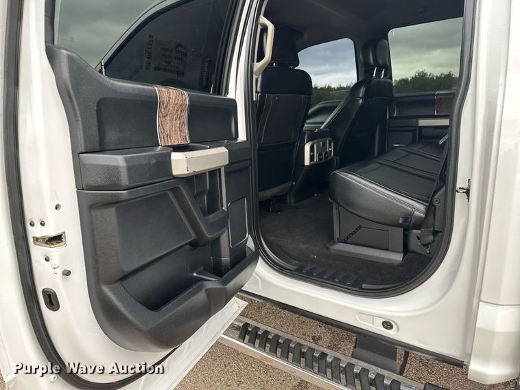 image for item DL7178 2019 Ford F250 Super Duty Lariat  Crew Cab pickup truck