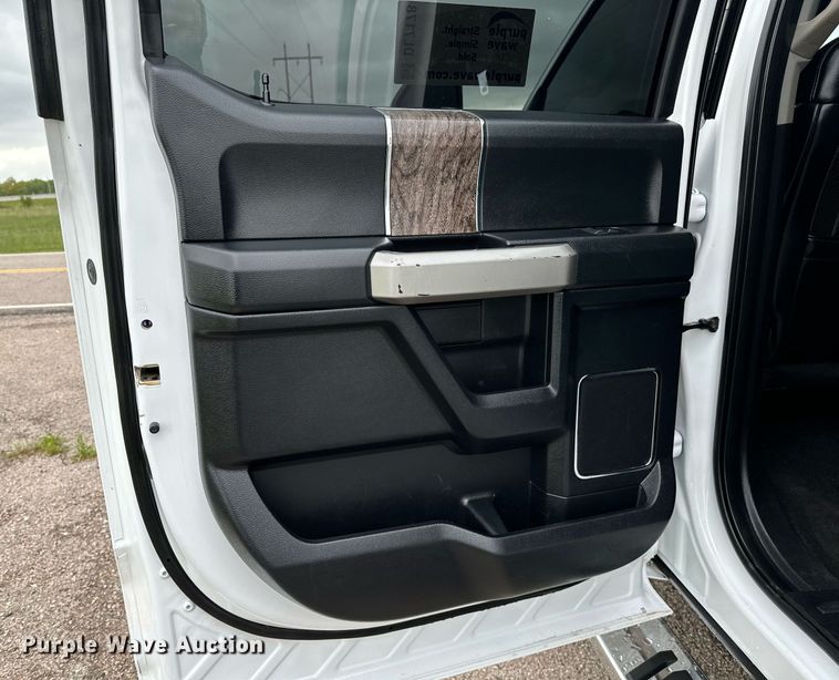 image for item DL7178 2019 Ford F250 Super Duty Lariat  Crew Cab pickup truck