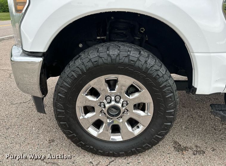 image for item DL7178 2019 Ford F250 Super Duty Lariat  Crew Cab pickup truck