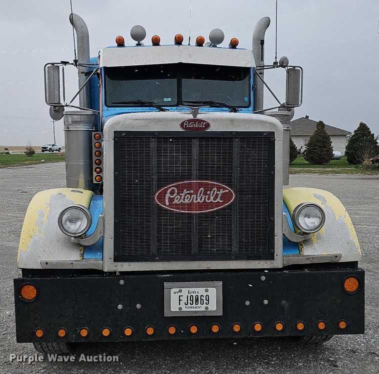image for item DO4348 1993 Peterbilt 379  semi truck