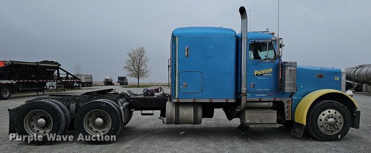 image for item DO4348 1993 Peterbilt 379  semi truck