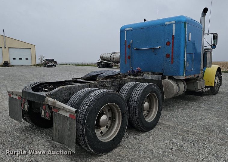 image for item DO4348 1993 Peterbilt 379  semi truck