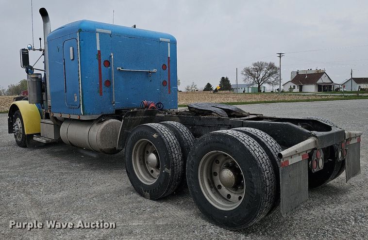image for item DO4348 1993 Peterbilt 379  semi truck