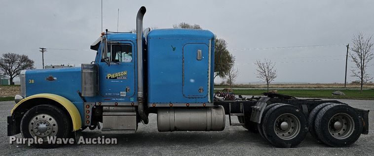 image for item DO4348 1993 Peterbilt 379  semi truck