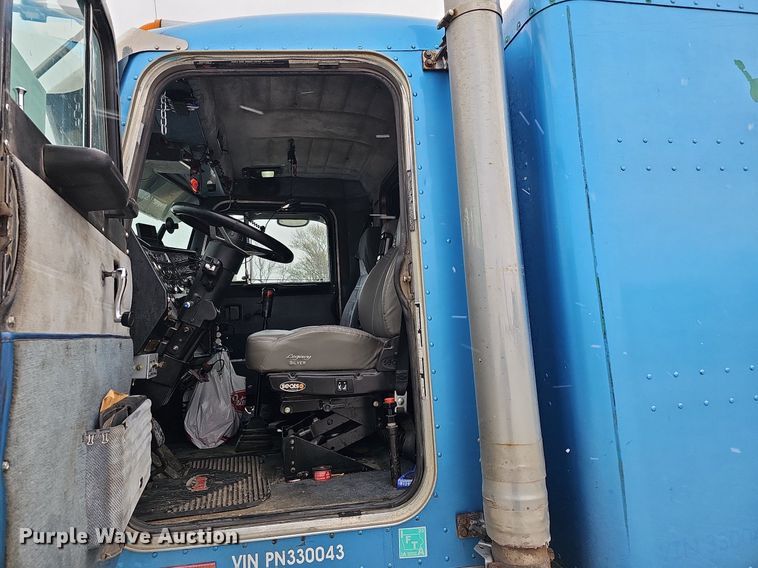 image for item DO4348 1993 Peterbilt 379  semi truck