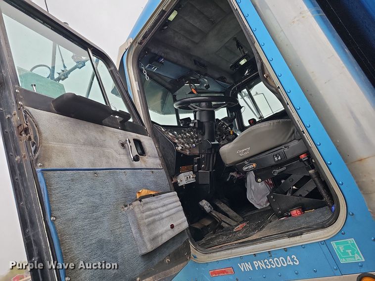 image for item DO4348 1993 Peterbilt 379  semi truck