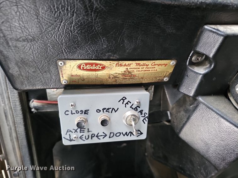 image for item DO4348 1993 Peterbilt 379  semi truck