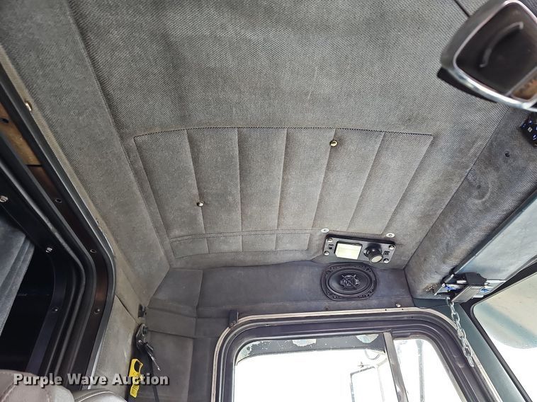 image for item DO4348 1993 Peterbilt 379  semi truck