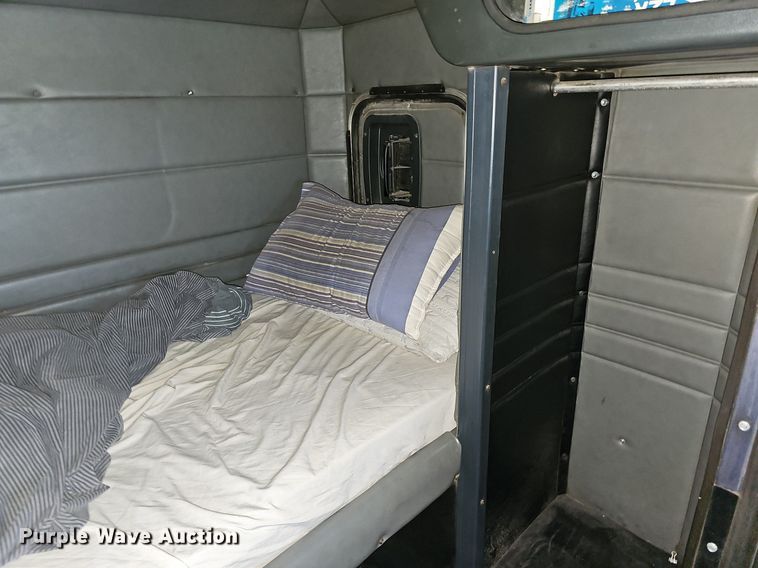 image for item DO4348 1993 Peterbilt 379  semi truck