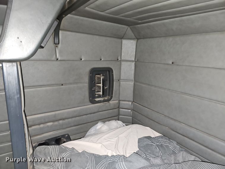 image for item DO4348 1993 Peterbilt 379  semi truck