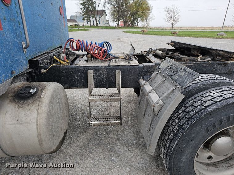 image for item DO4348 1993 Peterbilt 379  semi truck