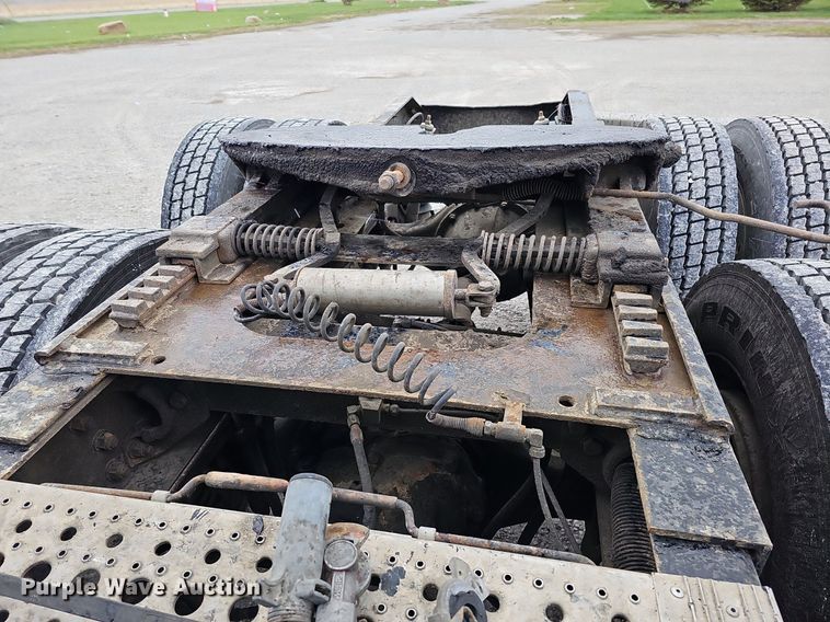 image for item DO4348 1993 Peterbilt 379  semi truck