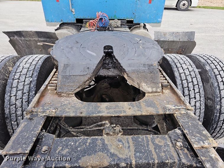 image for item DO4348 1993 Peterbilt 379  semi truck