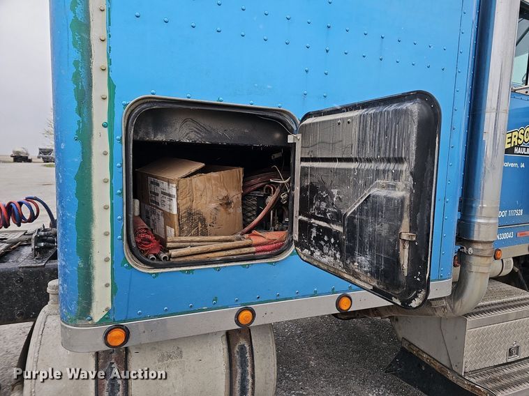 image for item DO4348 1993 Peterbilt 379  semi truck