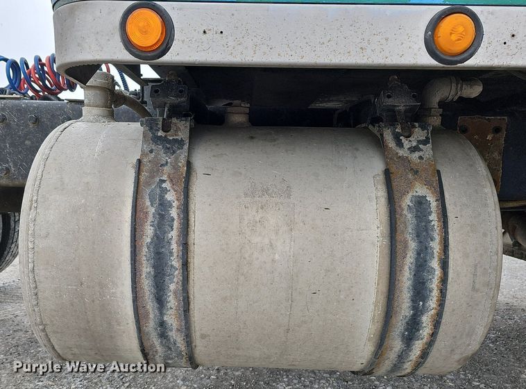 image for item DO4348 1993 Peterbilt 379  semi truck