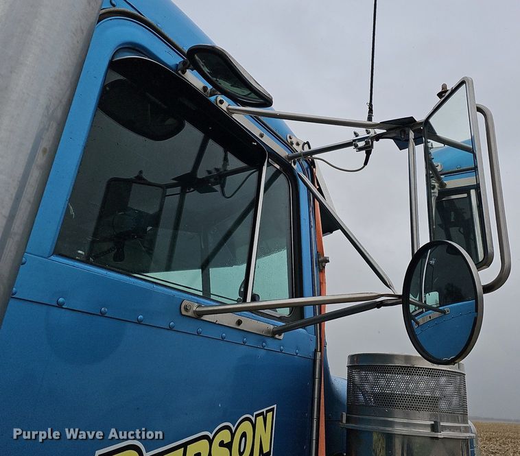 image for item DO4348 1993 Peterbilt 379  semi truck