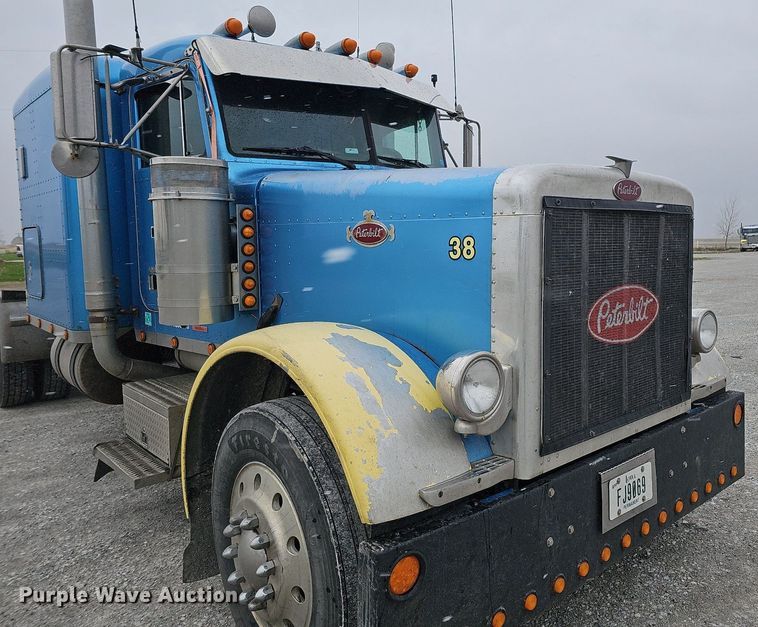 image for item DO4348 1993 Peterbilt 379  semi truck