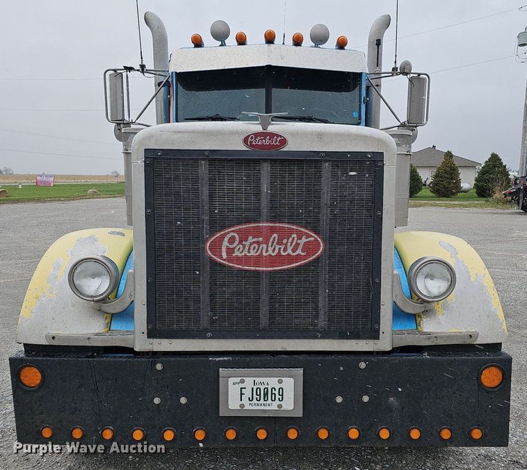 image for item DO4348 1993 Peterbilt 379  semi truck