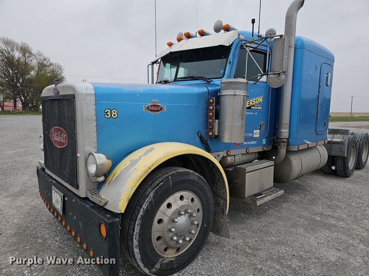image for item DO4348 1993 Peterbilt 379  semi truck