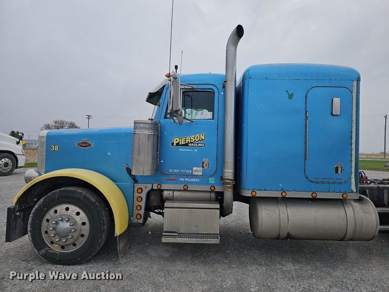 image for item DO4348 1993 Peterbilt 379  semi truck