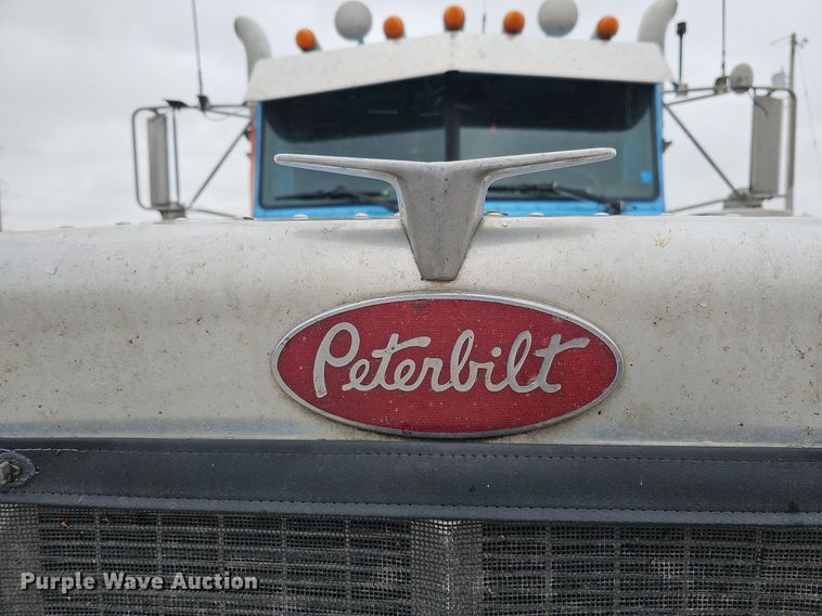 image for item DO4348 1993 Peterbilt 379  semi truck