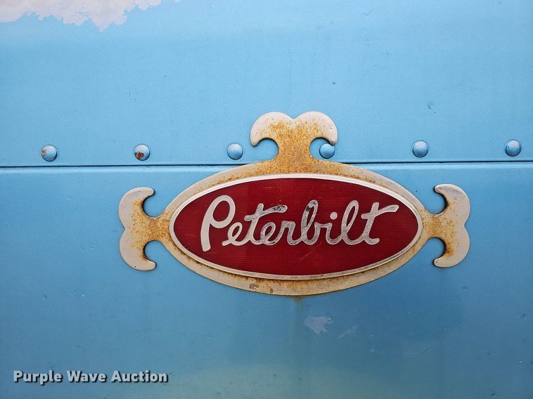 image for item DO4348 1993 Peterbilt 379  semi truck