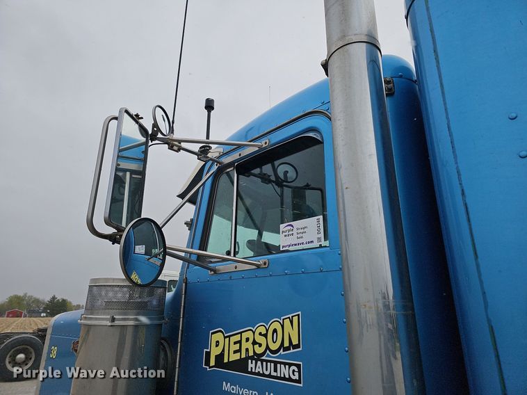 image for item DO4348 1993 Peterbilt 379  semi truck