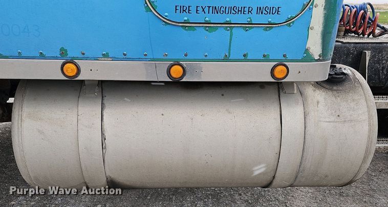 image for item DO4348 1993 Peterbilt 379  semi truck