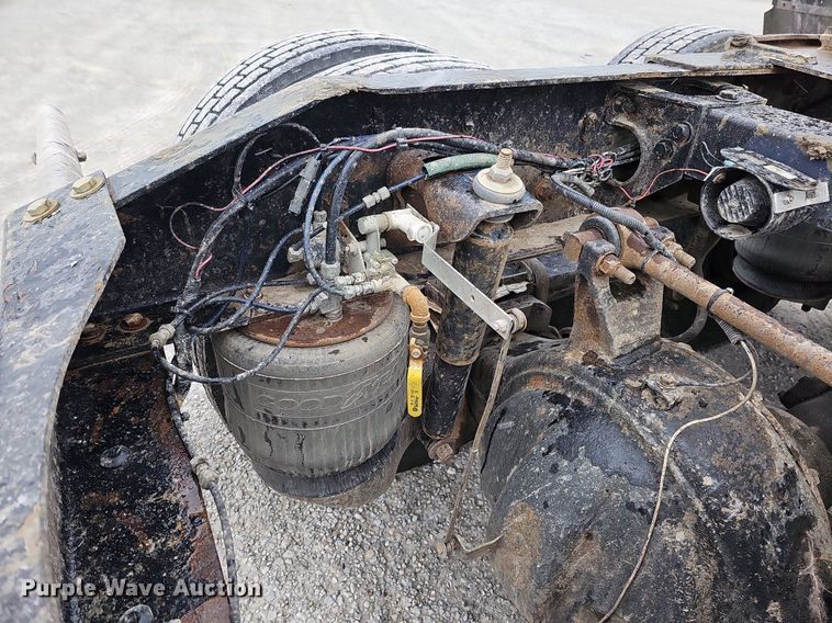 image for item DO4348 1993 Peterbilt 379  semi truck