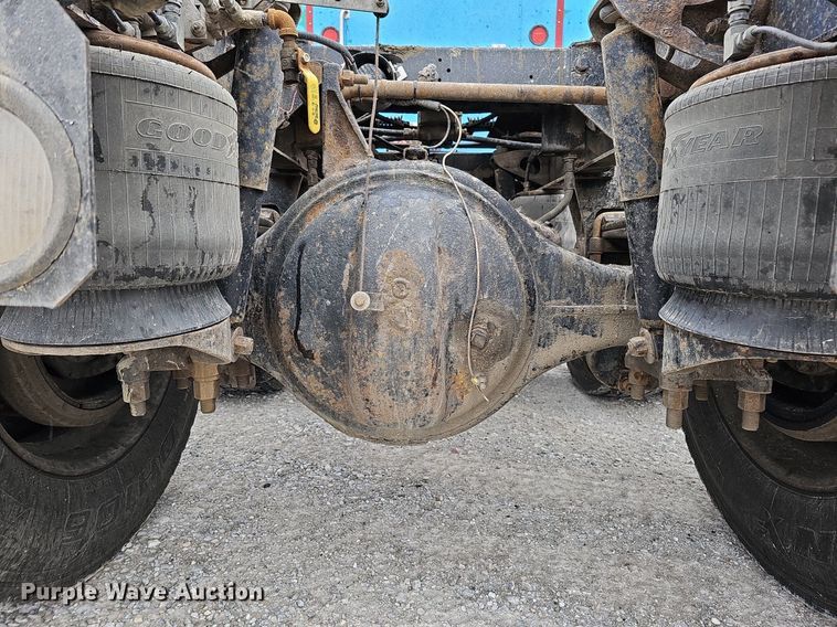 image for item DO4348 1993 Peterbilt 379  semi truck