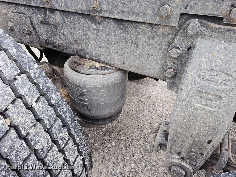 image for item DO4348 1993 Peterbilt 379  semi truck