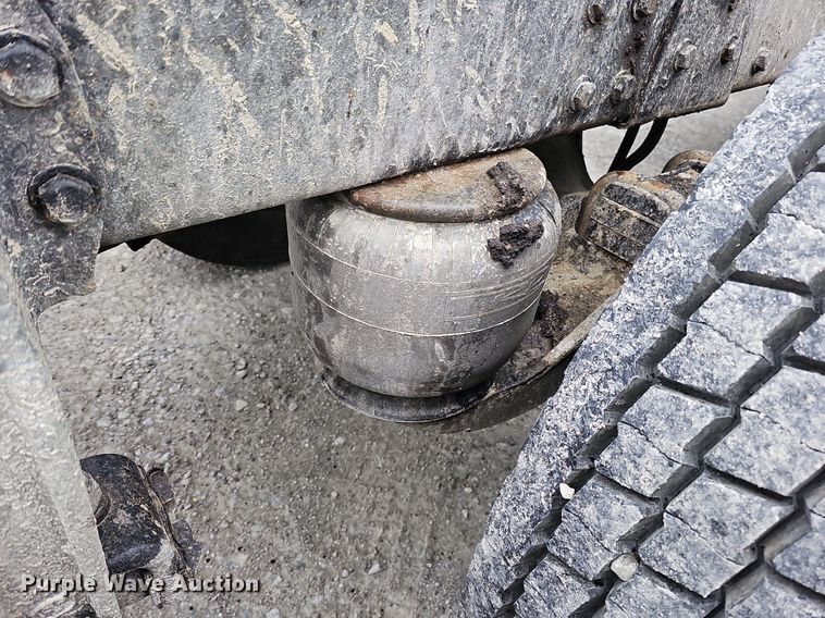 image for item DO4348 1993 Peterbilt 379  semi truck