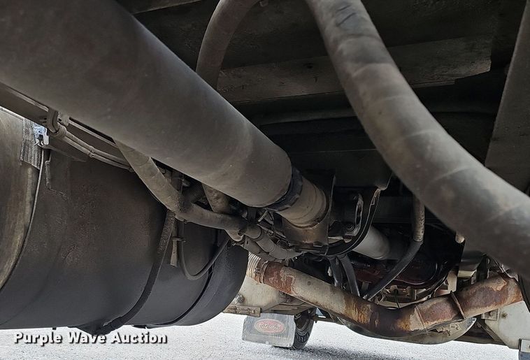 image for item DO4348 1993 Peterbilt 379  semi truck