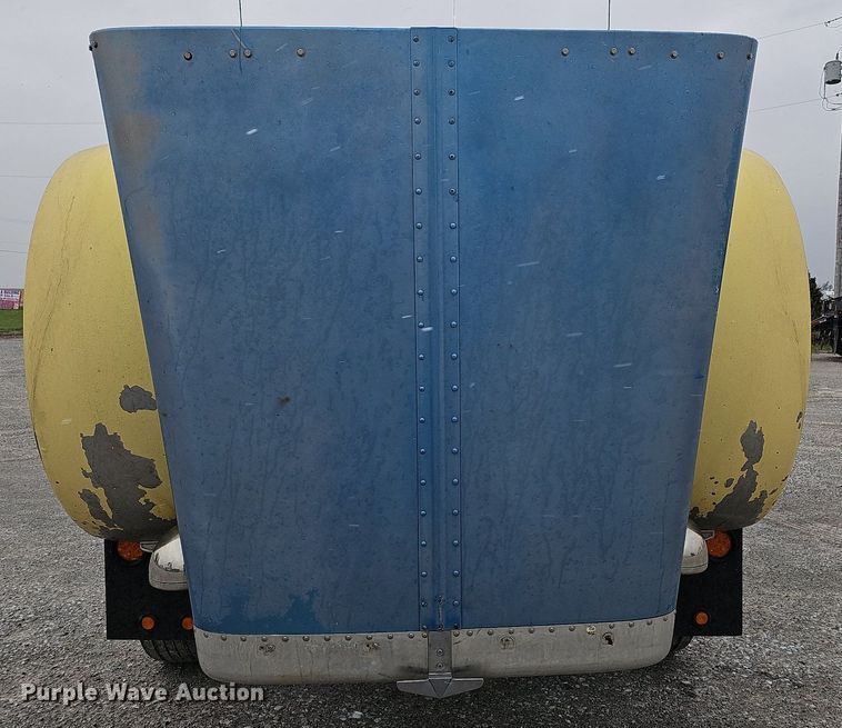 image for item DO4348 1993 Peterbilt 379  semi truck