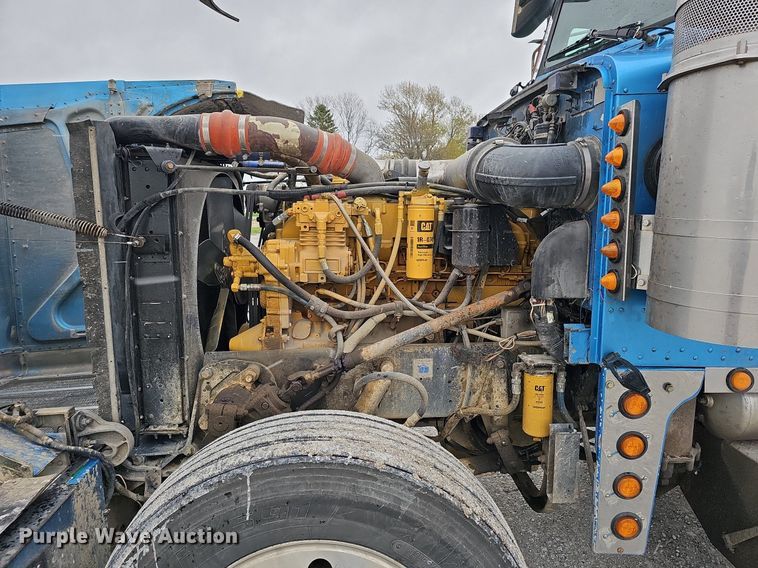 image for item DO4348 1993 Peterbilt 379  semi truck