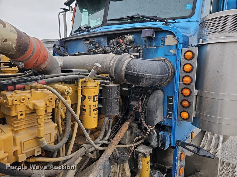 image for item DO4348 1993 Peterbilt 379  semi truck