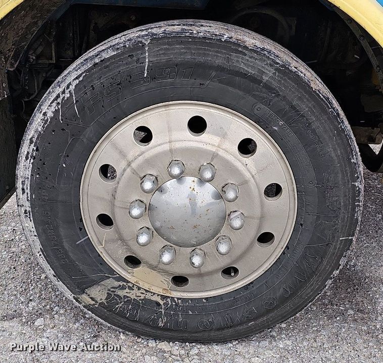 image for item DO4348 1993 Peterbilt 379  semi truck