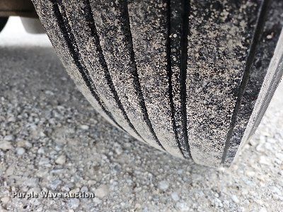 image for item DO4348 1993 Peterbilt 379  semi truck