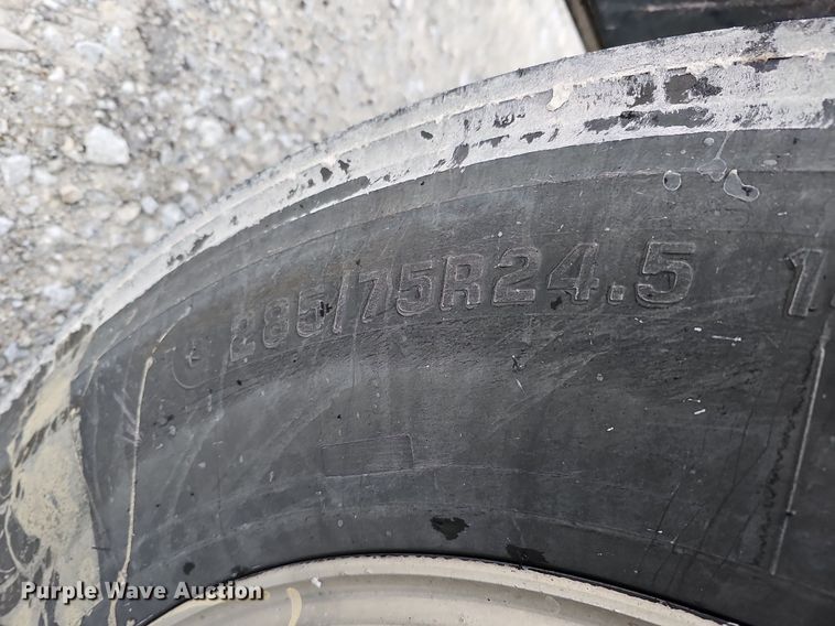 image for item DO4348 1993 Peterbilt 379  semi truck