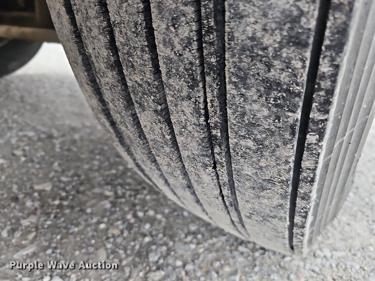 image for item DO4348 1993 Peterbilt 379  semi truck