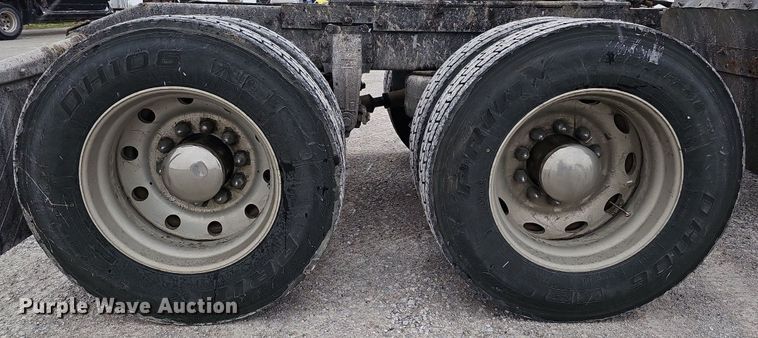 image for item DO4348 1993 Peterbilt 379  semi truck