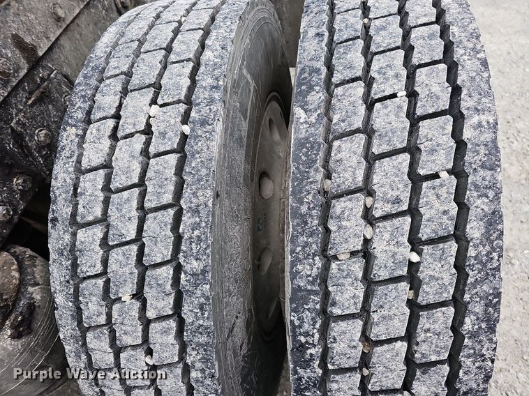 image for item DO4348 1993 Peterbilt 379  semi truck