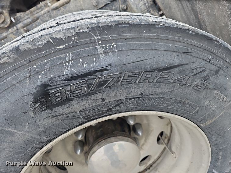 image for item DO4348 1993 Peterbilt 379  semi truck