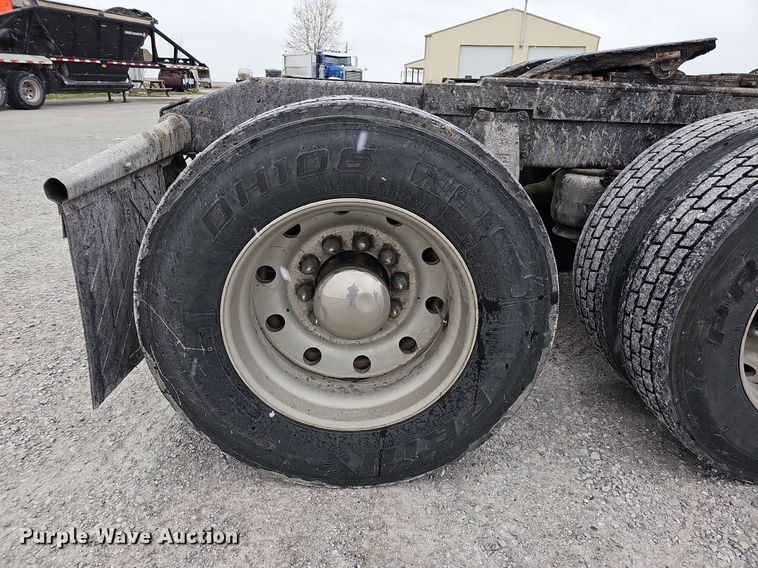 image for item DO4348 1993 Peterbilt 379  semi truck