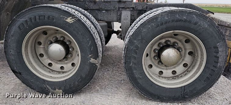 image for item DO4348 1993 Peterbilt 379  semi truck