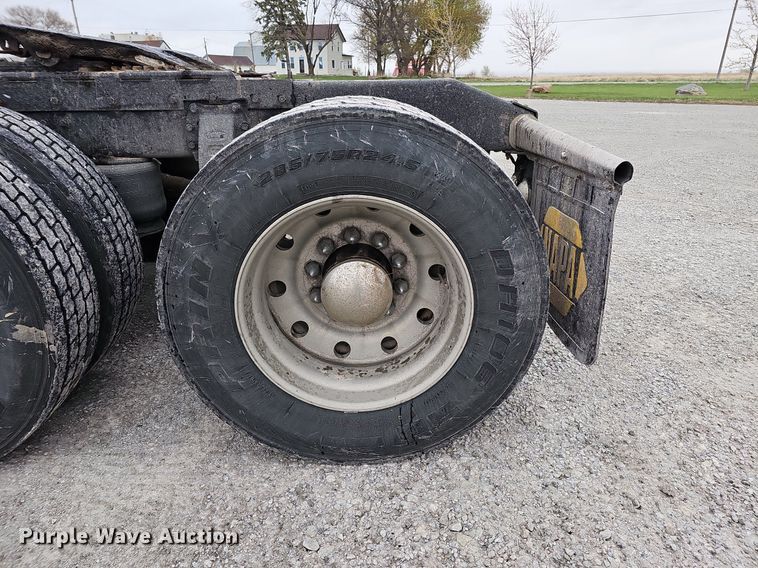 image for item DO4348 1993 Peterbilt 379  semi truck