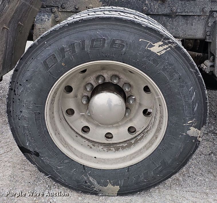 image for item DO4348 1993 Peterbilt 379  semi truck