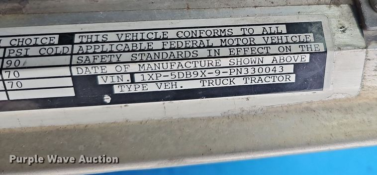 image for item DO4348 1993 Peterbilt 379  semi truck